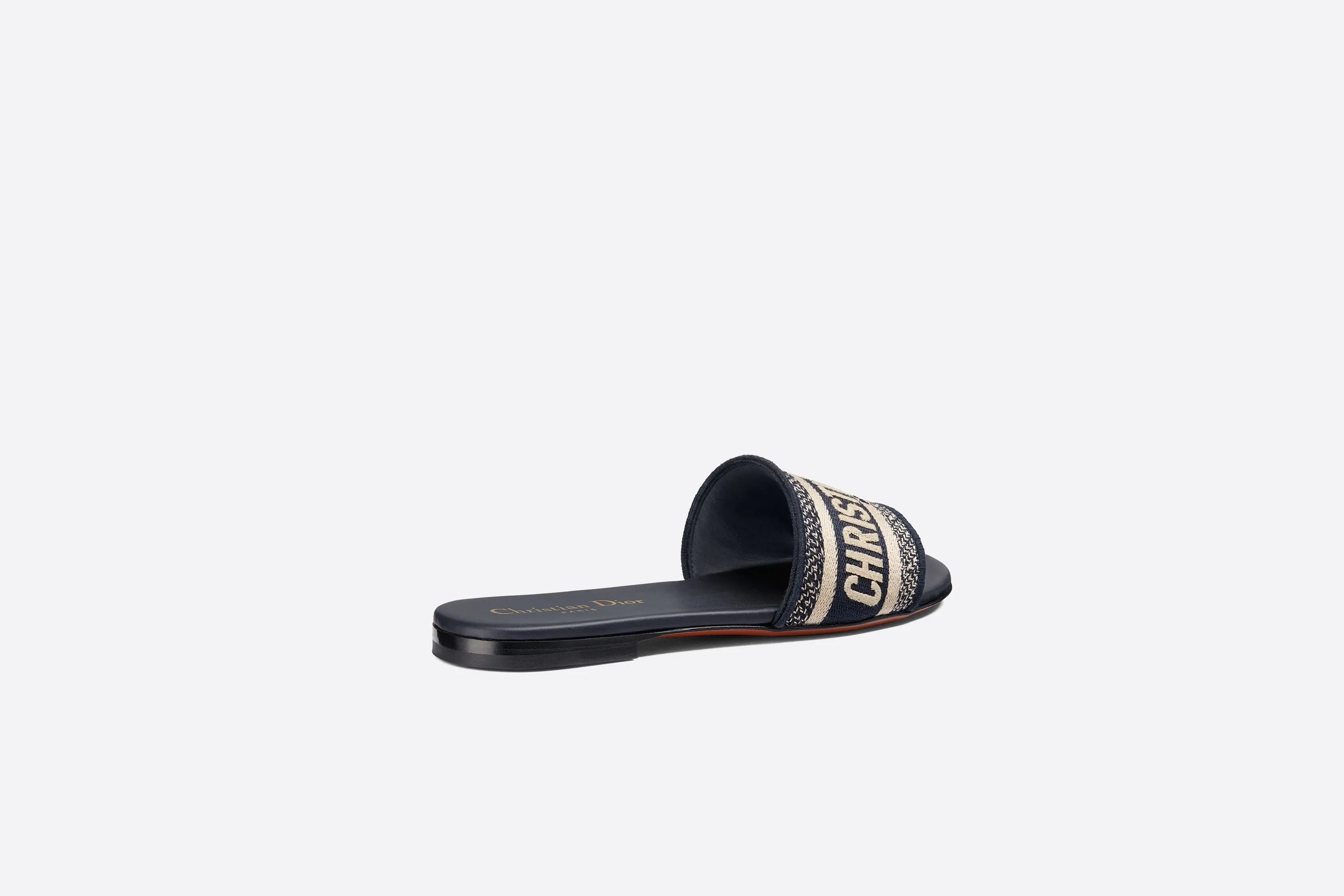 👟👟Ex-factory price 300👟👟 Dior women’s DWAY embroidered half-flops! Flat-soled slippers with letters for street wear. This year, Dor went crazy and changed designers. The whole style changed. Those who liked them quickly grabbed a pair as soon as possible! This knitted embroidered slipper is not just ordinary, comfortable and beautiful. It is a new series of three-dimensional letter embroidered slippers with a very stylish style. It is made with Dior Logo woven canvas embroidery technology! Fashionable touch! Flat slippers are classic, high-quality and glamorous masterpieces. The most popular spring and summer series in the counter are both temperamental, fashionable, classic and attractive. The design style is particularly beautiful on the feet∽ Whether it is a beach vacation or daily wear, it is absolutely full of freshness! ❤️Density embroidery, exquisite ogo texture and delicate lambskin midsole are super comfortable! This must-have item for summer, whether it is a beach vacation or daily wear, it is definitely full of freshness! Made in China with rubber sole and colorful hard box packaging, the high-end and luxurious feel is clear at a glance! Code number: 35——40 41 42 customized color, black, pink, gray